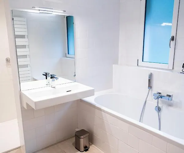 Les Sources Du Val Bed & Breakfast